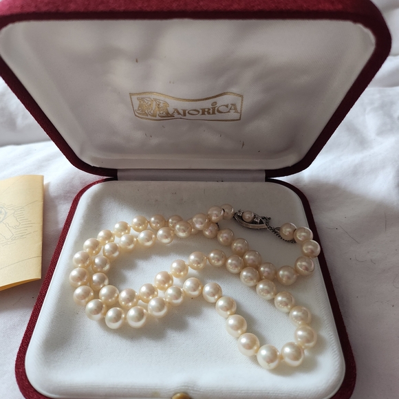 Cream Pearl Necklace - Picture 1 of 5